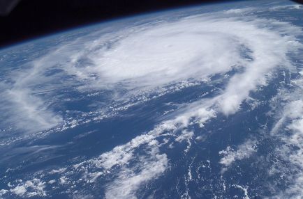 800px-Hurricane_Frances_from_the_ISS_-_10AM._EDT_AUG_27_2004
